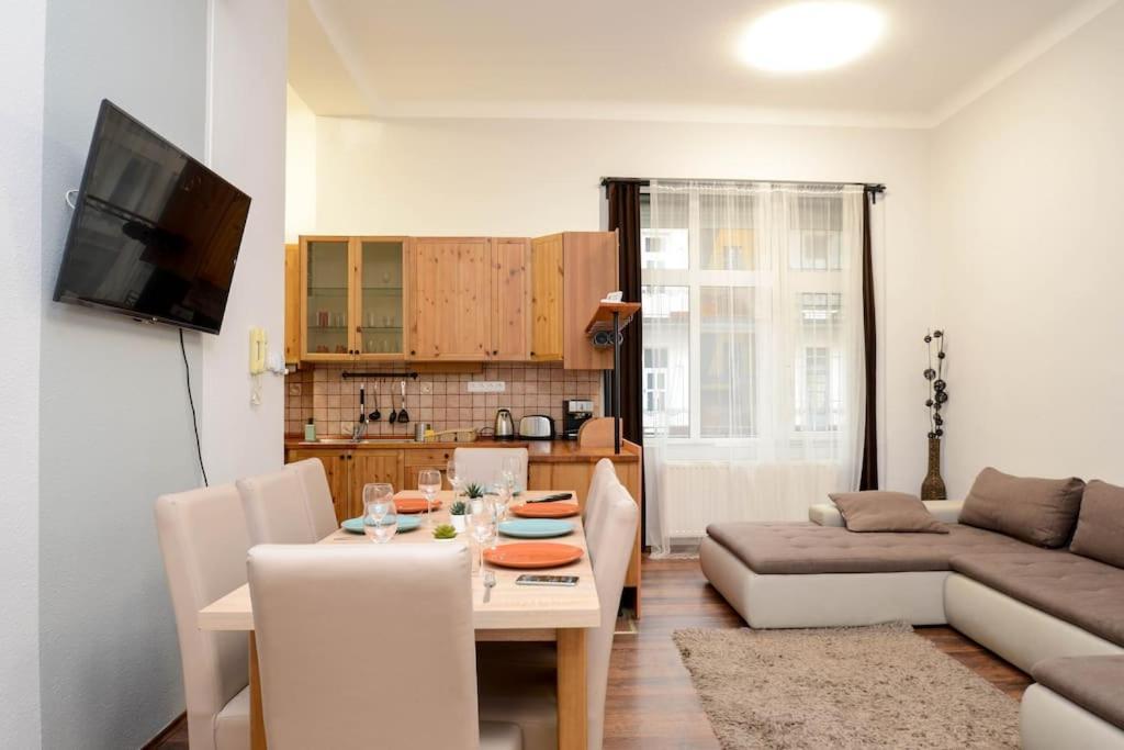Famous Kiraly Street At Large 3Br 10Ppl @ Central Budapest Exterior foto