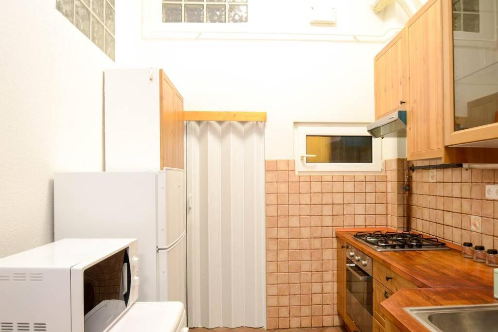 Famous Kiraly Street At Large 3Br 10Ppl @ Central Budapest Exterior foto